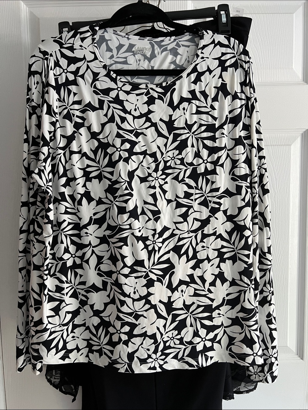 Lands' End women’s swim Black and White Floral Long-Sleeve upf